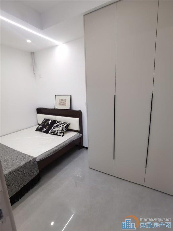 金山新村西区直地1楼62平豪装95万