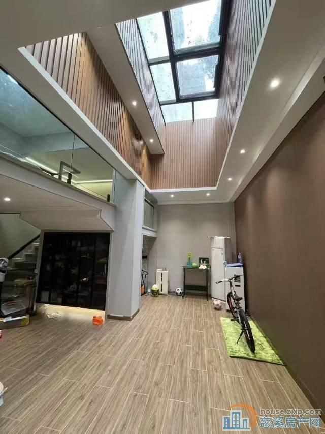 中海湖心半岛洋房一楼135平498万精装
