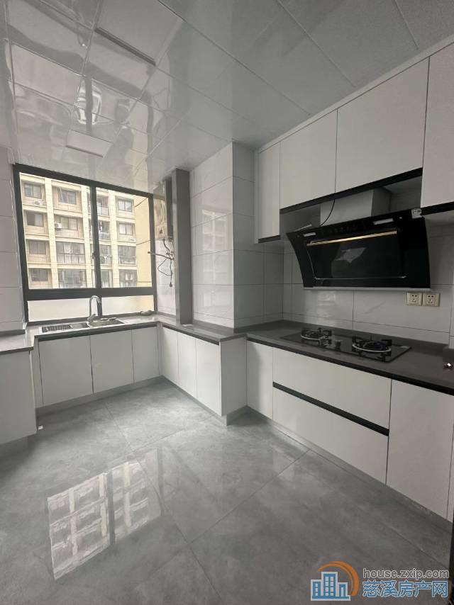 尚德家园面积90平精装车位2年93.8万