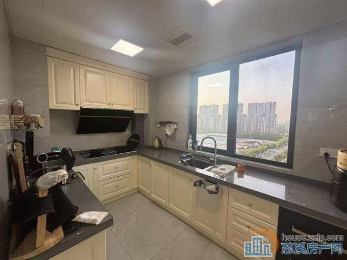 金仕华庭南区122平精装192.8万