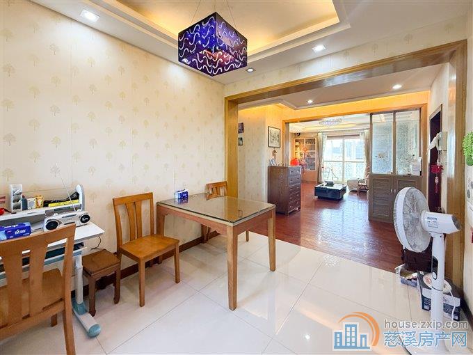 东方明珠城136平136万带车位