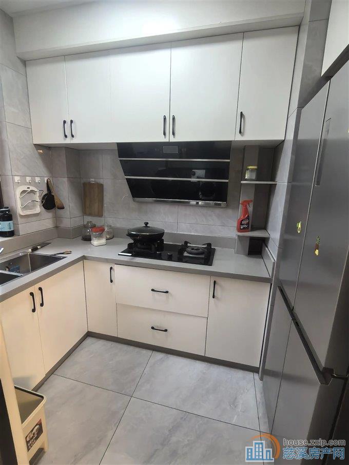 恒泰嘉景园120平148万带车位