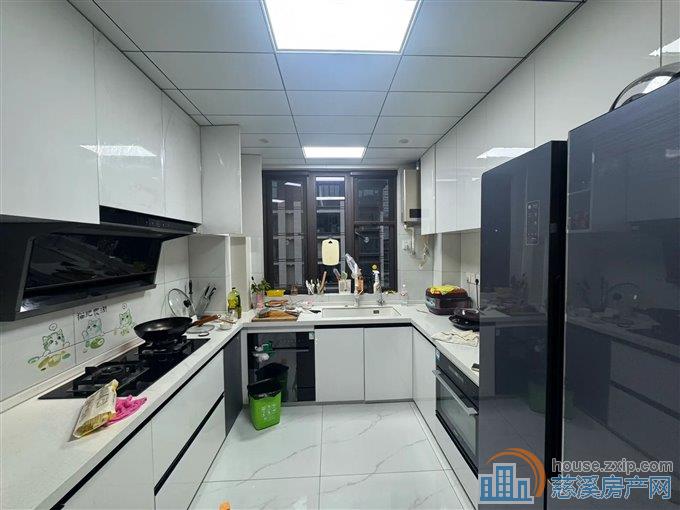 红星天铂佳苑130平160万送车位