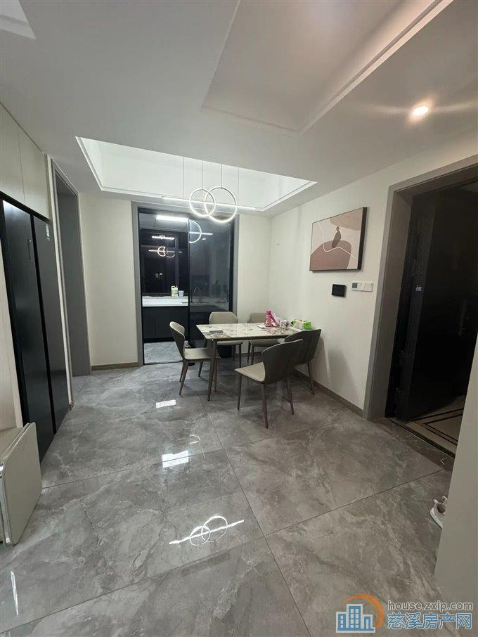 急卖江景苑精装3房带车位134平198万