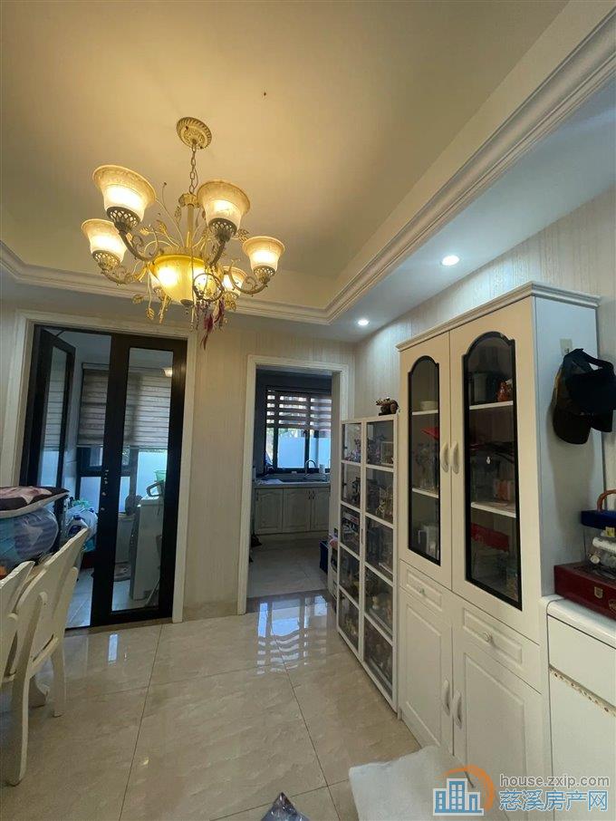 金仕华庭123平158万西边套婚装