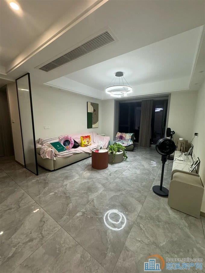 急卖江景苑精装3房带车位134平198万