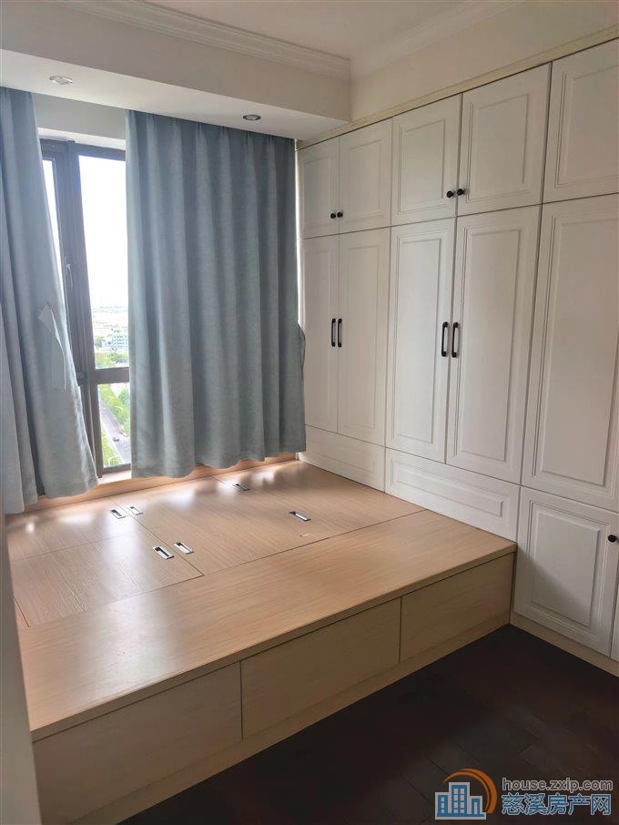 天悦湾 137平143万 车位另算 精装