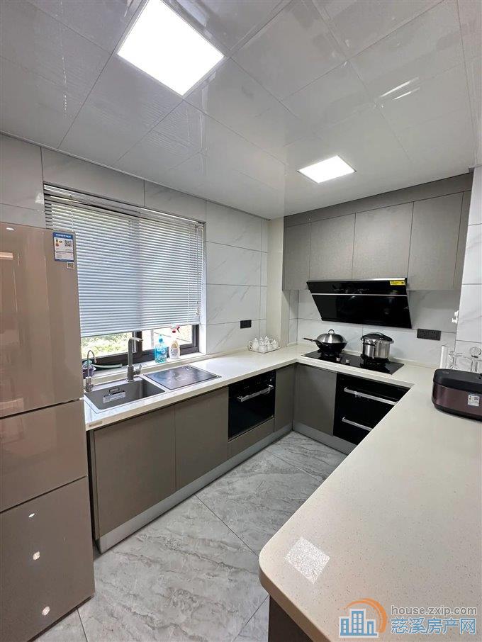 金仕华庭124平精装保养很好210万