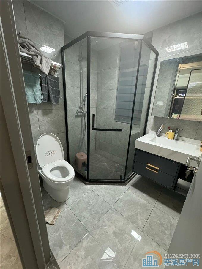 急卖江景苑精装3房带车位134平198万