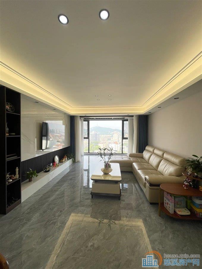 江滨之城141平238万送车位婚装