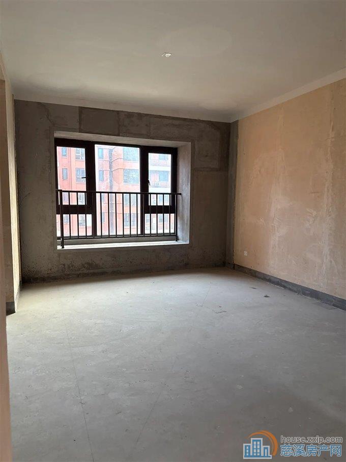 紫荆府142平,268万7楼