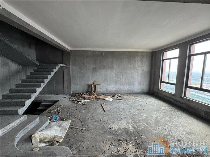 万翔美郡 叠墅顶复 前后露台买二层送一层