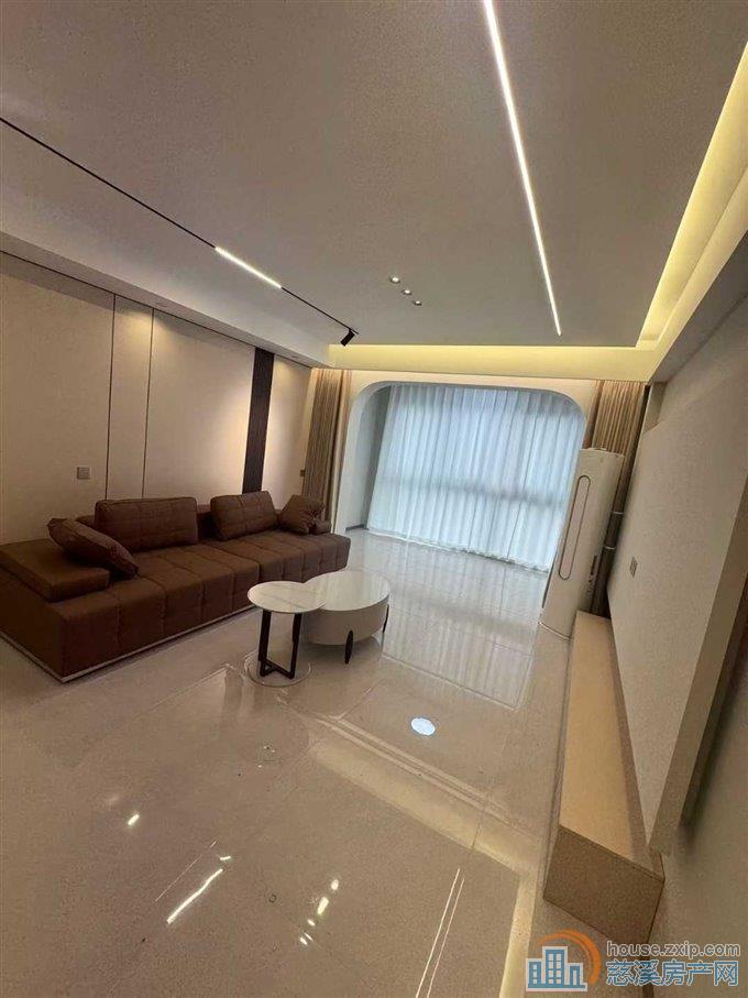 紫阙台三室两厅两卫全新精装修直接钥匙在