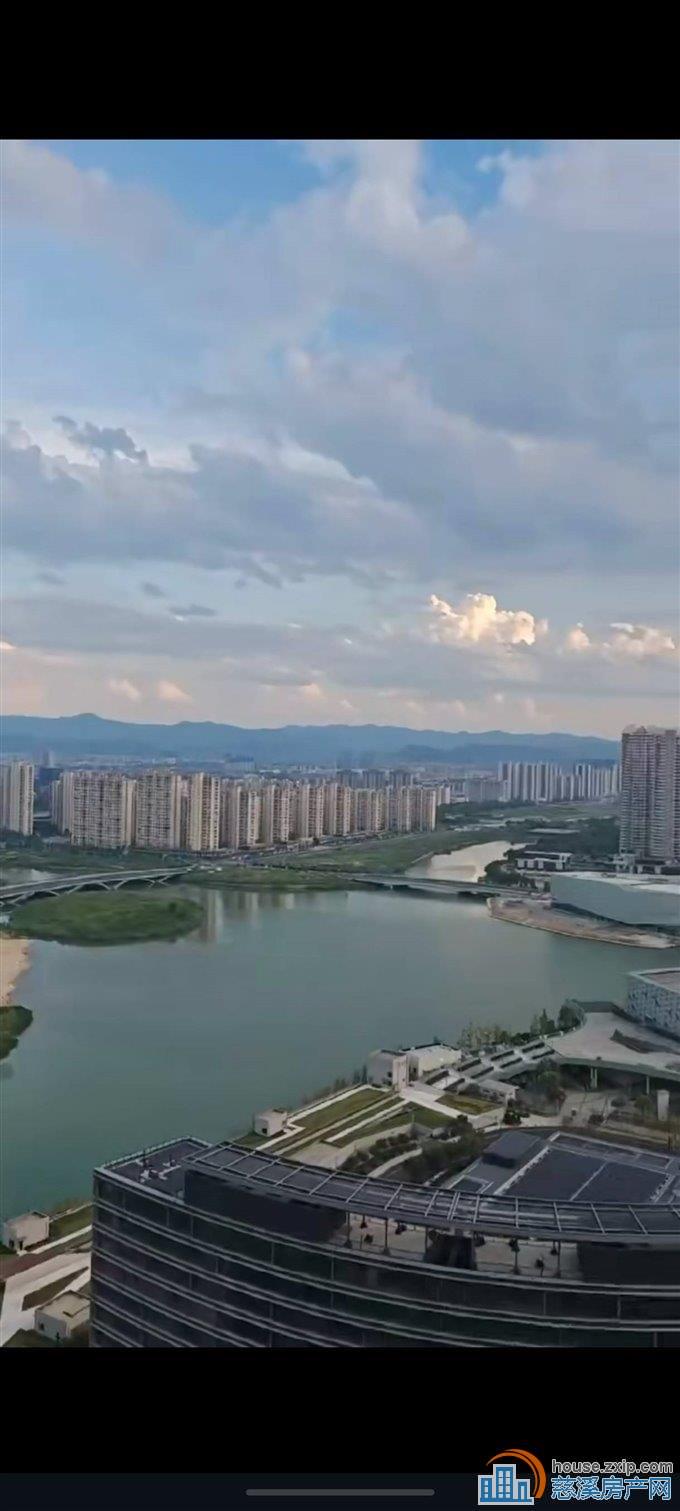 可以俯瞰整个明月湖的豪宅出售云顶独家钥匙