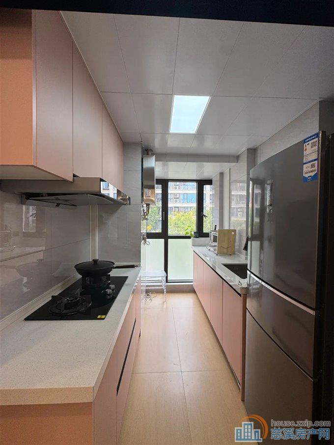 蔚蓝云图花苑85平93.8万精装