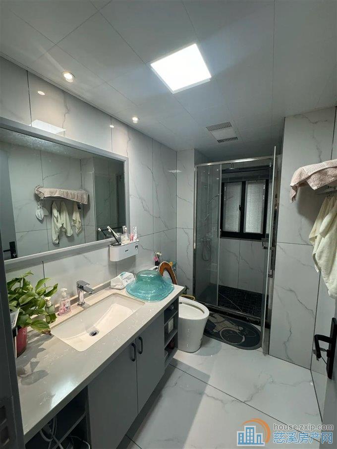 江畔壹号苑 精装101平方138万