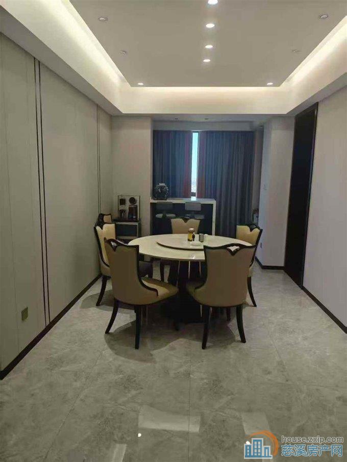 华润凯旋门143平现代精装215万