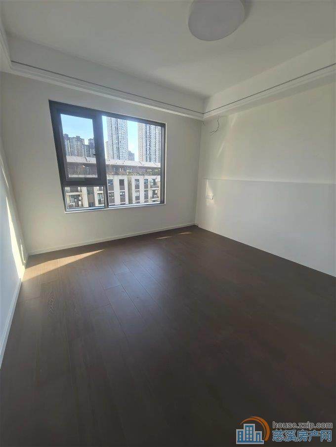 出售保利俯院江南北区精装修未入住126平