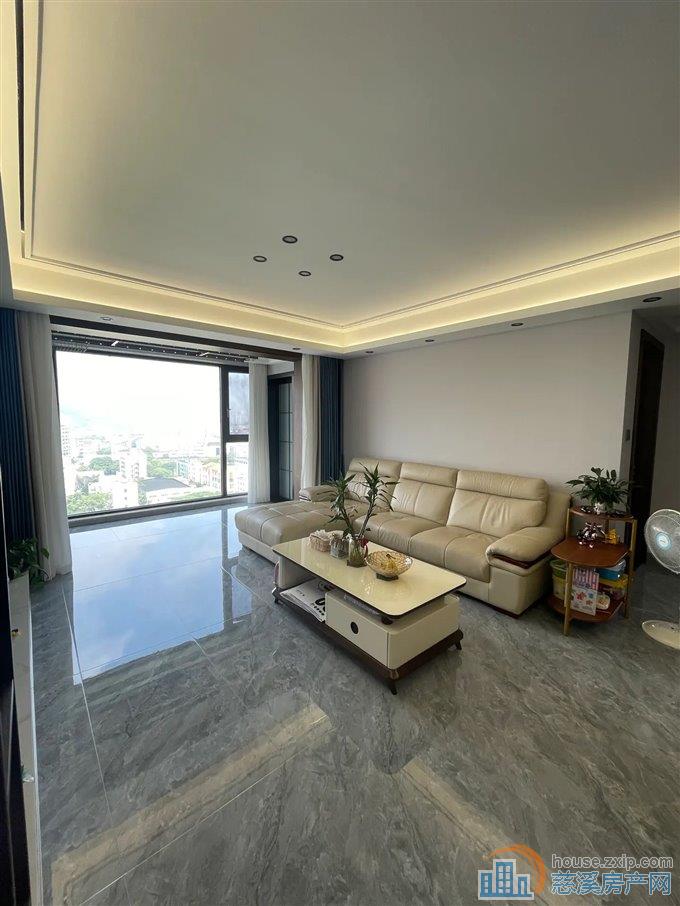 江滨之城141平238万送车位婚装