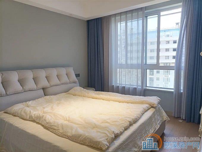 景观花苑150平精装修带车位190万