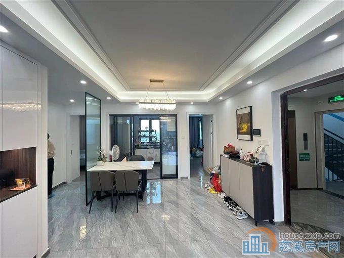 阅江府133平236万有车位另算