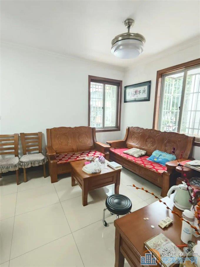 金山新村一楼 位置好 73平方85万