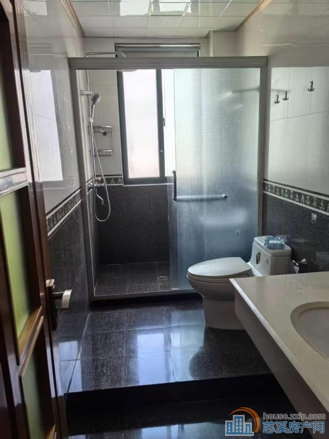 东方明珠洋房7楼178平车位189.8万