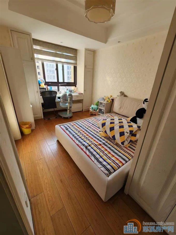 华润凯旋门142平235万满五唯一