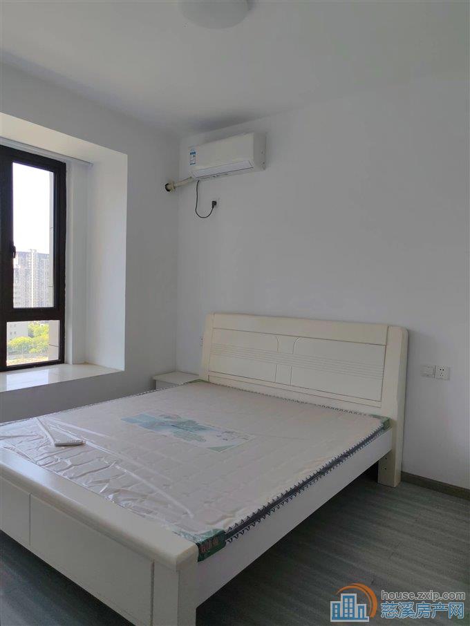 出租尚源佳苑141平3000每月