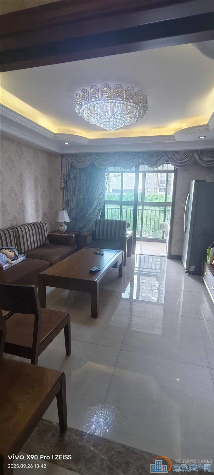 捡漏白金湾98平三间朝南精装拎包入住