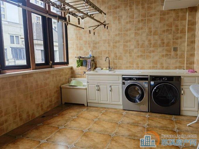 稀缺尚源佳苑靠河边双拼别墅豪华1980万