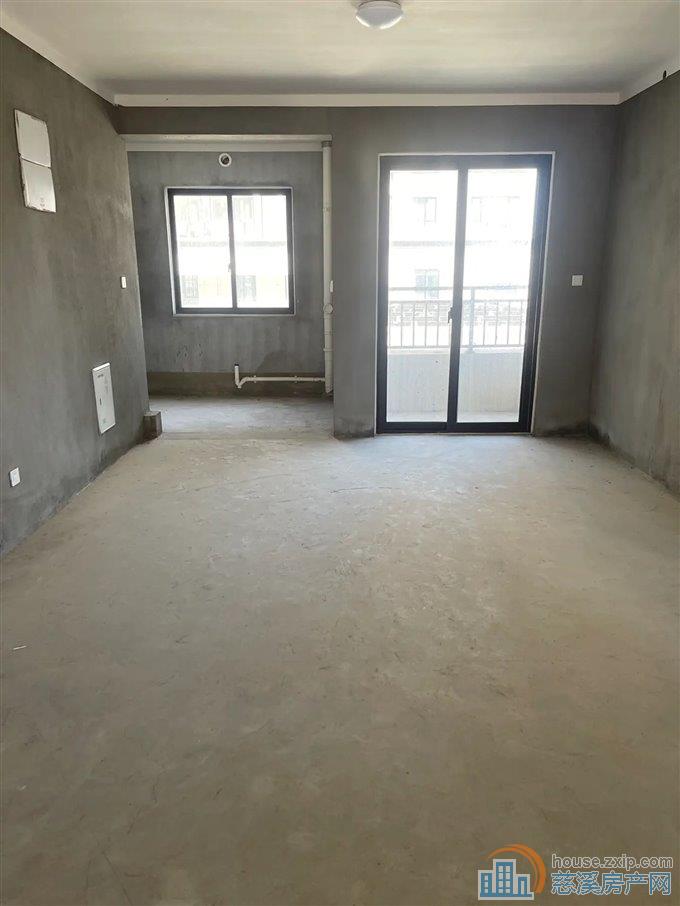 锦尚府143平仅230，满2年带车位。