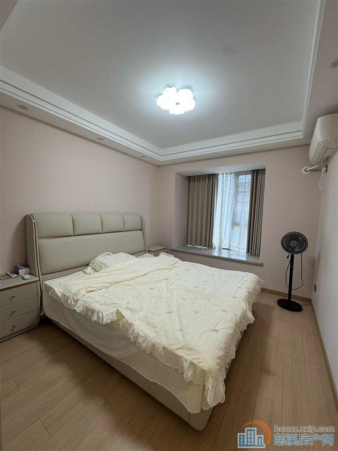 蔚蓝云图花苑85平93.8万精装