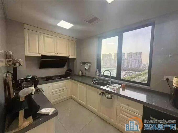 金仕华庭南区122平精装修192.8万