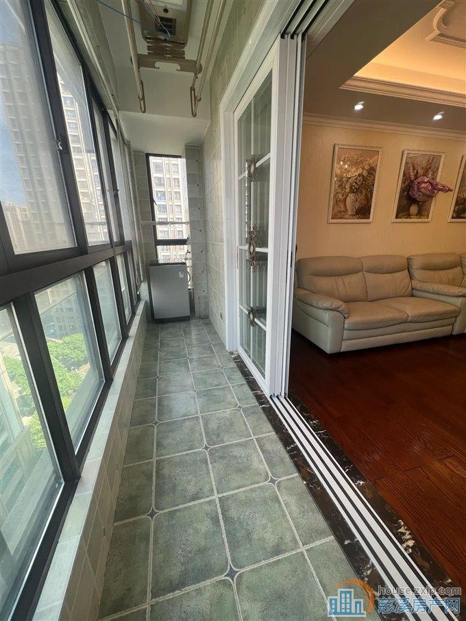 恒泰嘉景园161平195万带车位