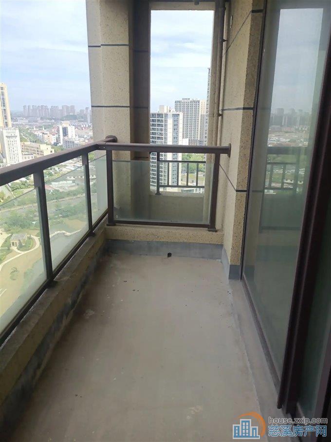 捡漏 恒泰嘉景园黄金楼层 边套 带车位