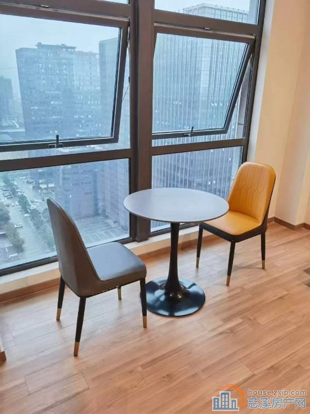 海铂中心52平朝南中楼层精装39.8万