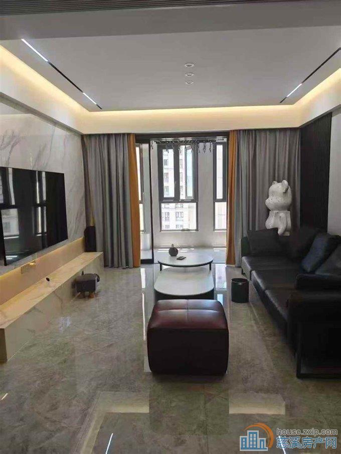 华润凯旋门143平现代精装215万