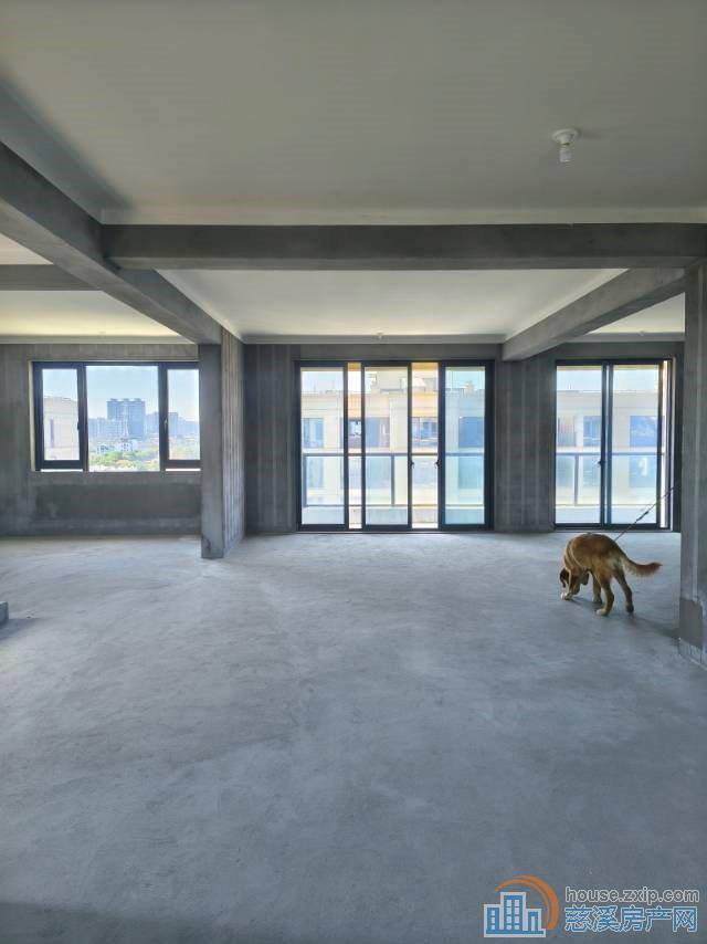 上东辰府洋房2楼143平228万直签