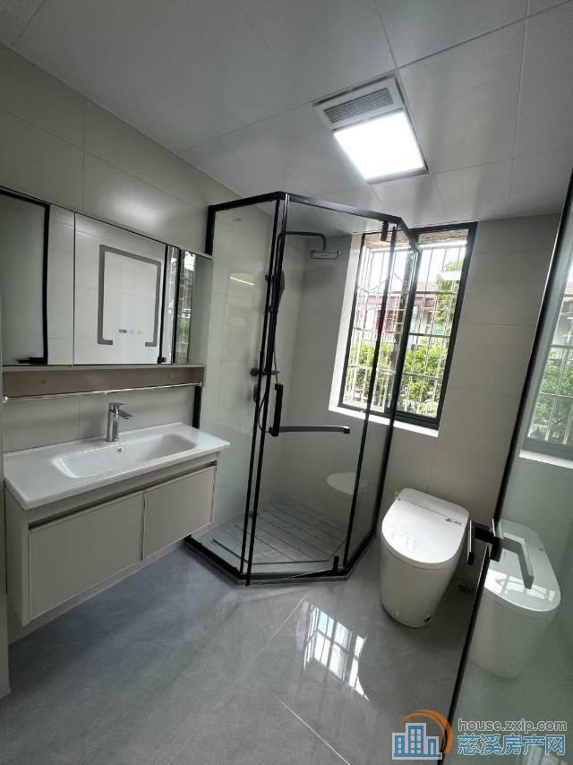 金山小区1楼中庭位置佳73平豪装89万