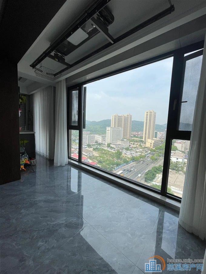 江滨之城141平238万送车位婚装