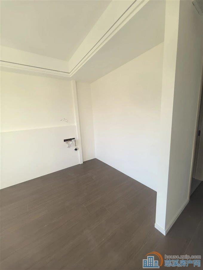 出售保利俯院江南北区精装修未入住126平