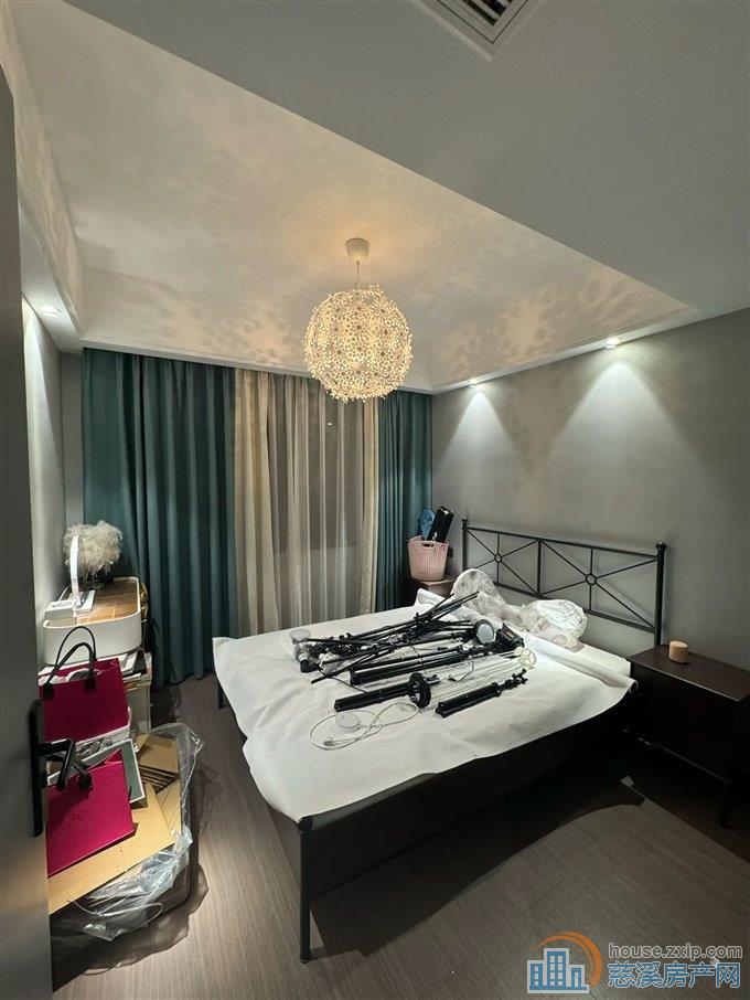 江畔壹号苑 精装101平方138万