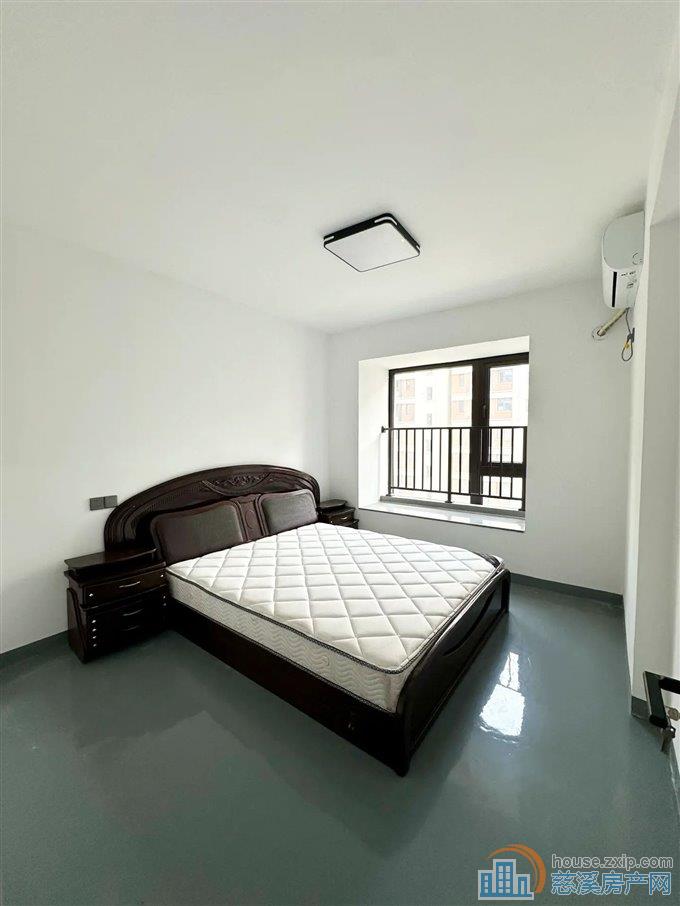 出租蔚蓝云图花苑95平方2200每月