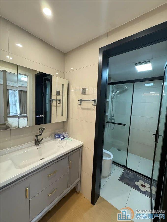 蔚蓝云图花苑 精装 85平方93万