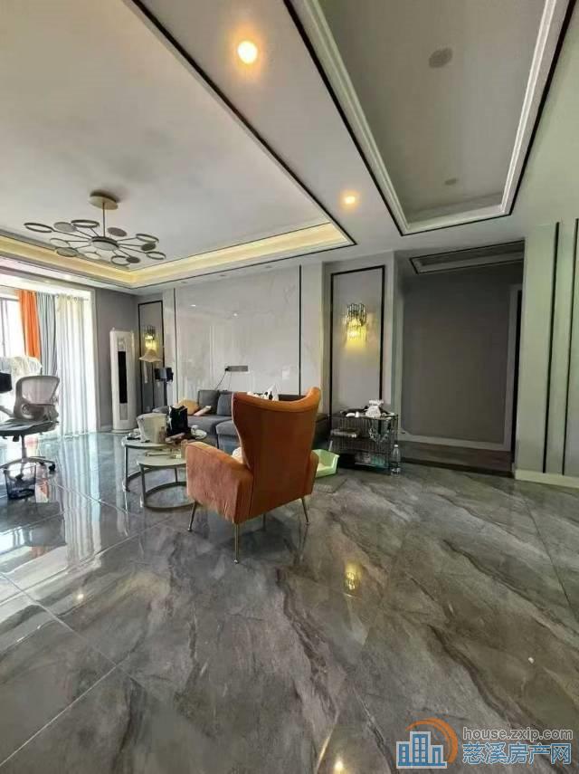 尚源佳苑中层120平精装3室2卫满2年