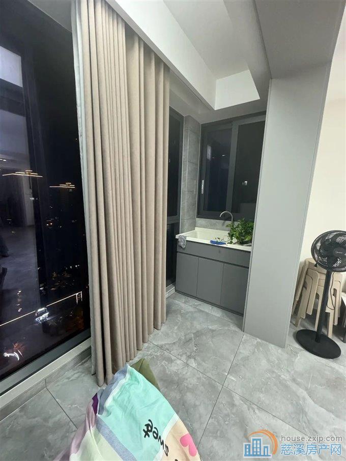 急卖江景苑精装3房带车位134平198万