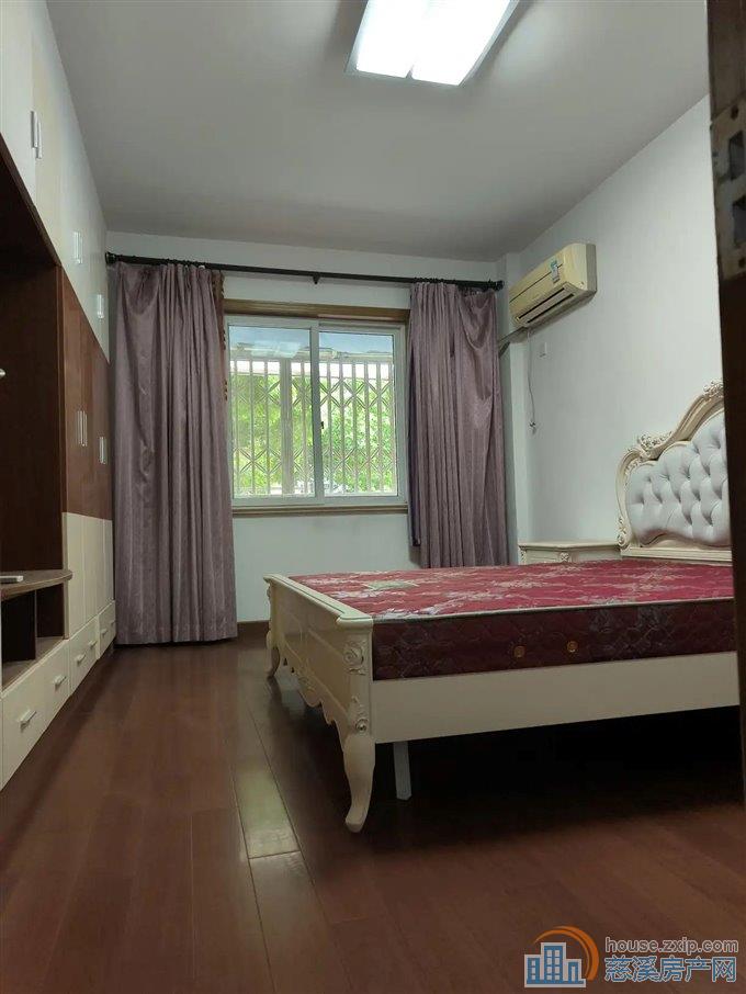 彩虹家园  精装四房 月租金3200元