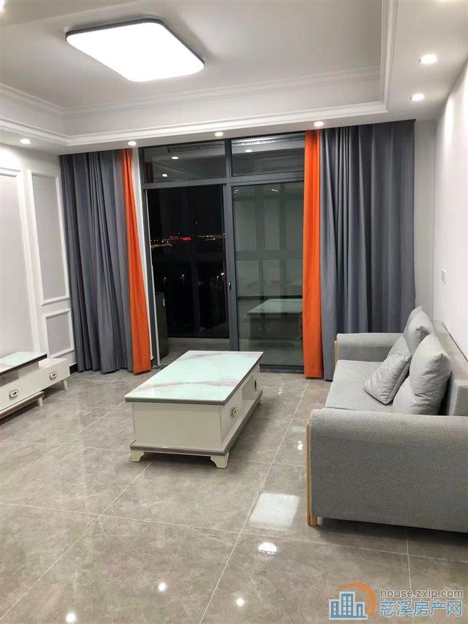 双和佳苑135平精装三室二卫3000元