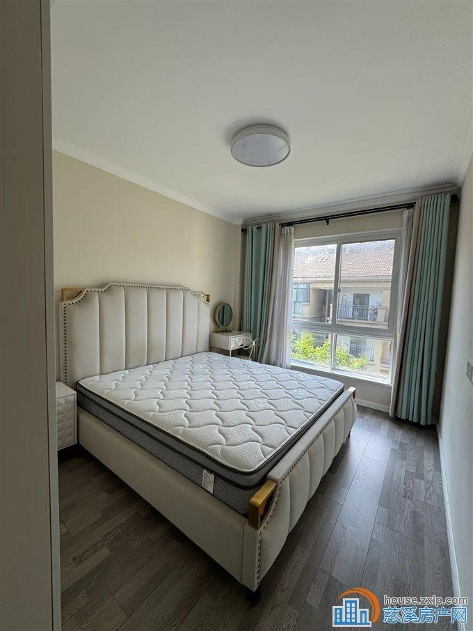 御翠苑 精装带地暖107平方132万